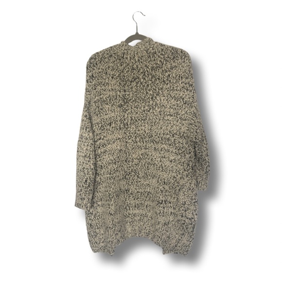 COZY ‘VERTE’ B&W KNITTED CARDIGAN!! - Picture 5 of 5